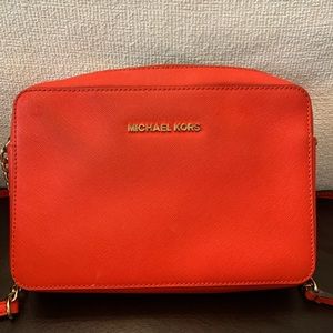 Michael Kors jet set cross body or shoulder purse with dust bag